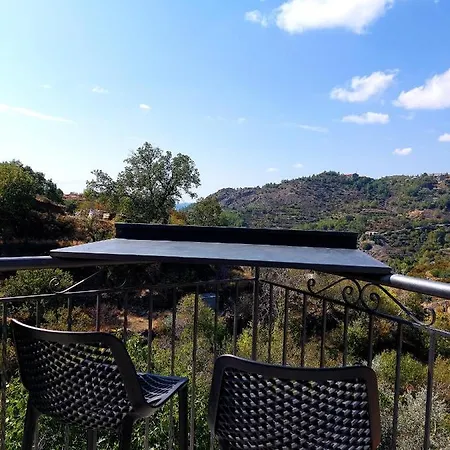 Ξενοδοχείο με διαμερίσματα Agros Valley